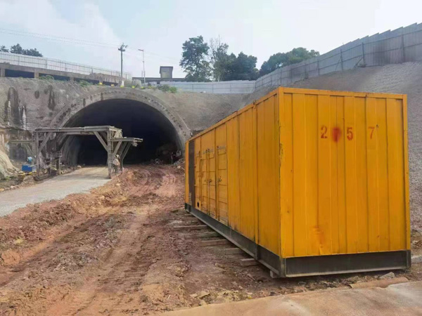 武威发电机出租自启装置的工作原理是什么？